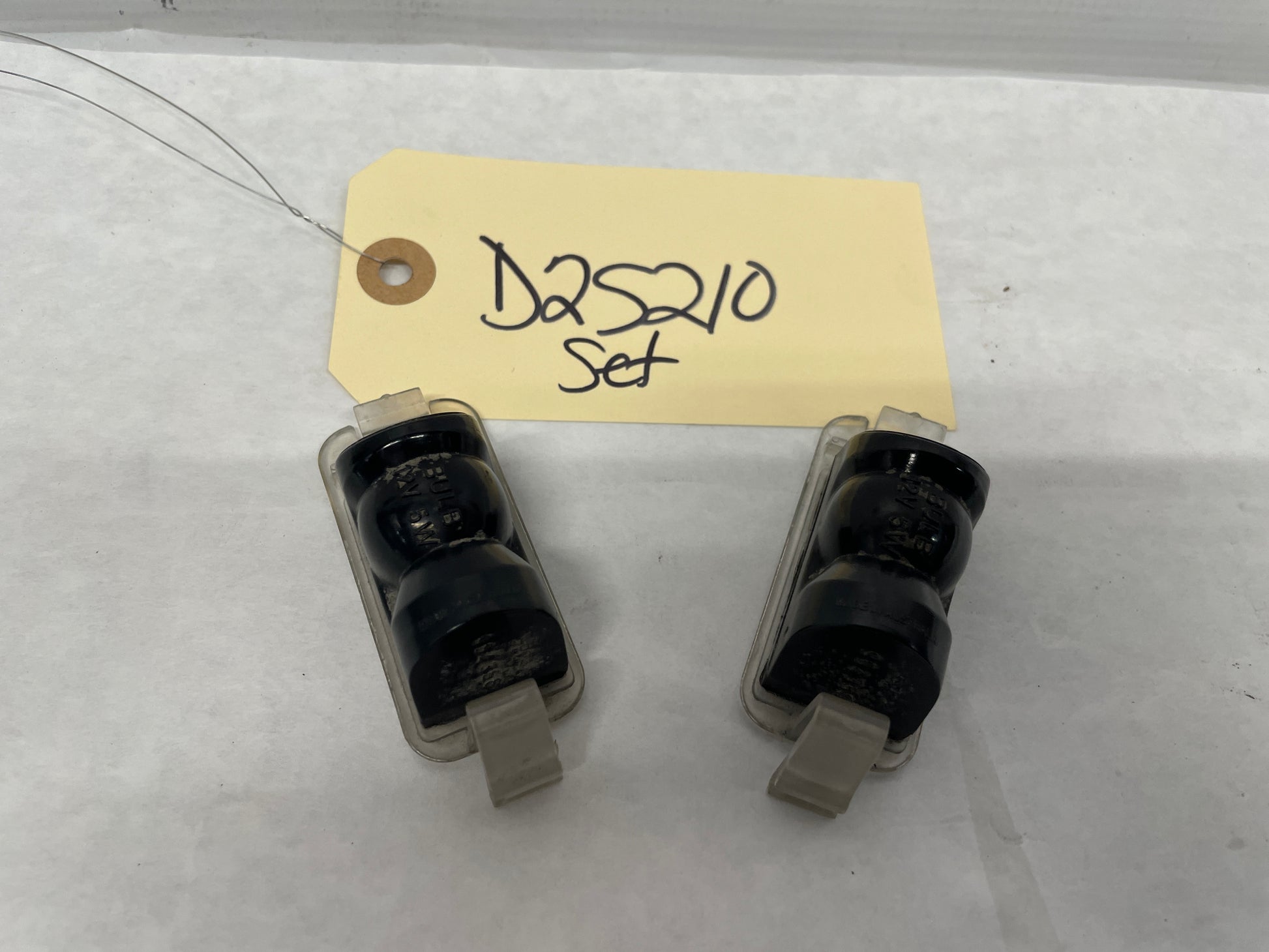 2006 Pontiac License Plate Tag Light Lamp Set OEM - Day's Parts Yard
