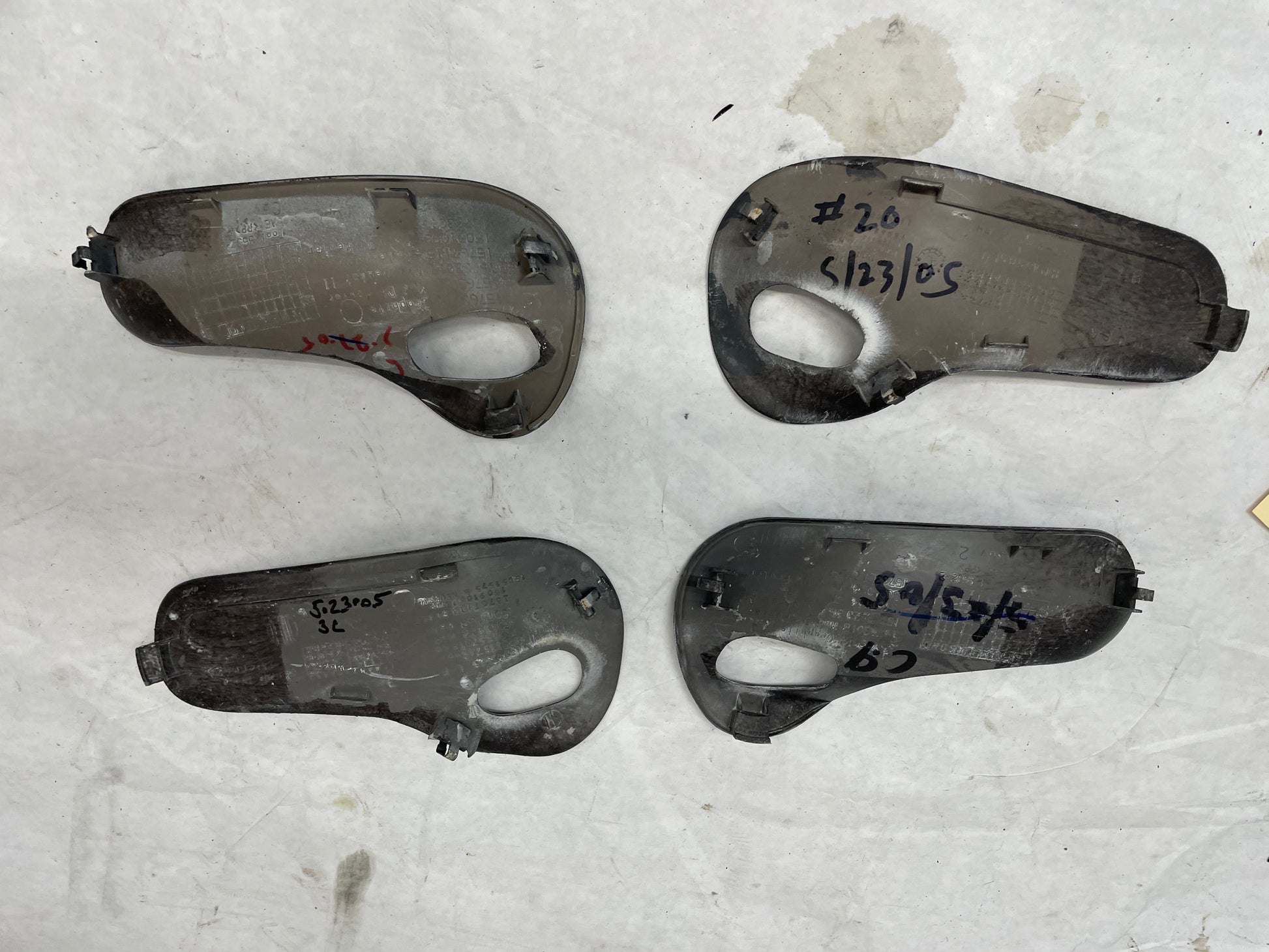 2005 Chevy Avalanche Front and Rear Exterior Door Handle Trim OEM - Day's Parts Yard