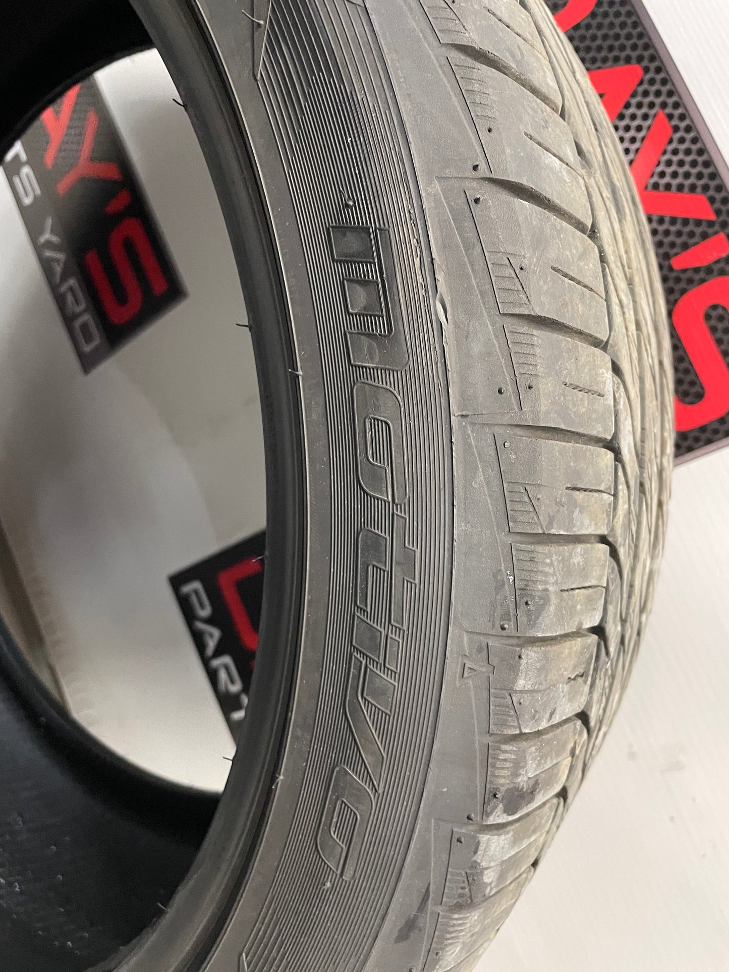Nitto Motivo 245/40ZR20 Tire