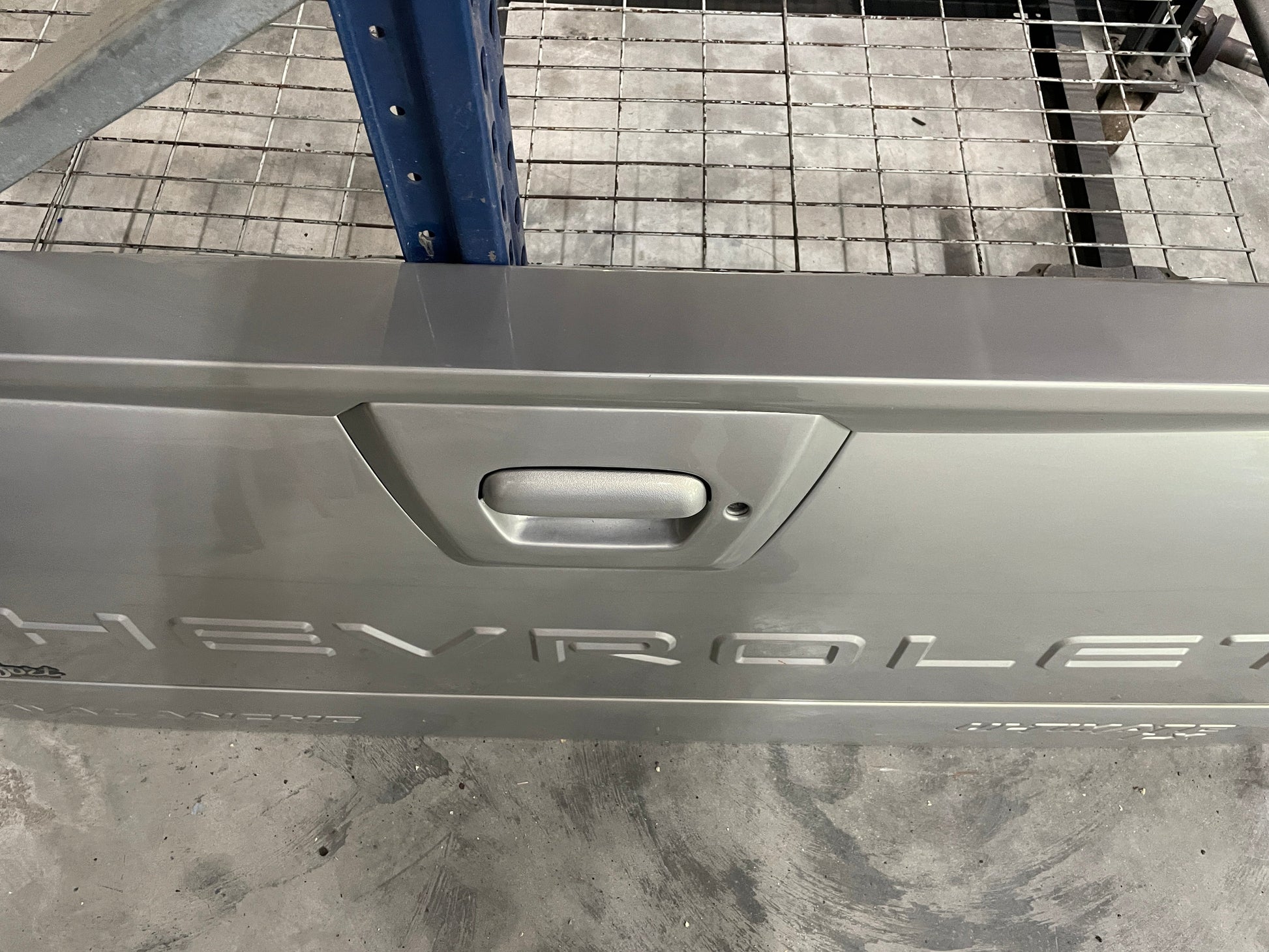 2005 Chevy Avalanche Tailgate Tail Gate OEM - Day's Parts Yard