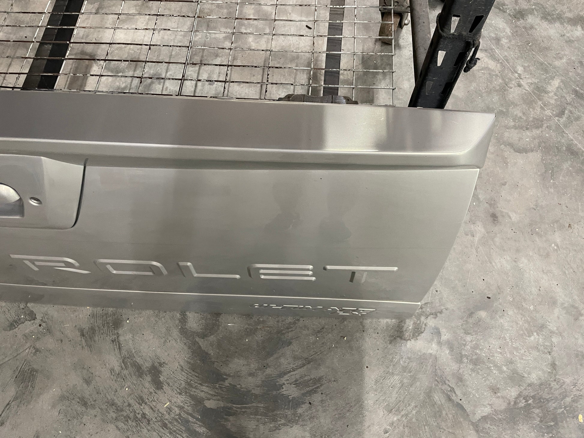 2005 Chevy Avalanche Tailgate Tail Gate OEM - Day's Parts Yard