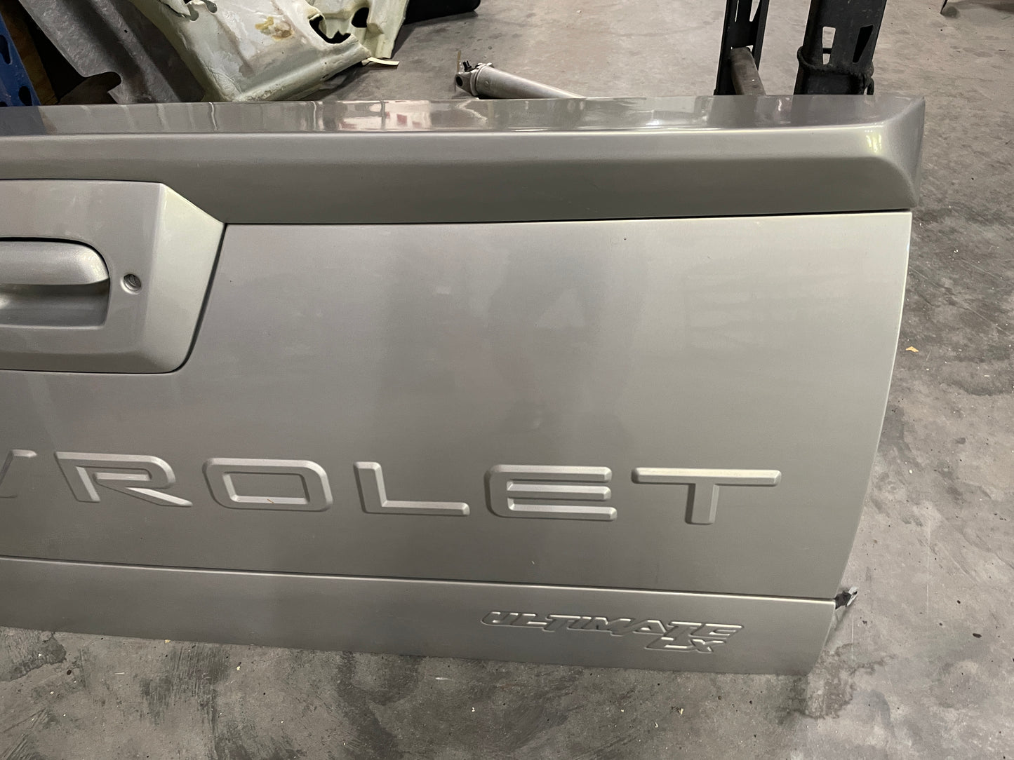 2005 Chevy Avalanche Tailgate Tail Gate OEM - Day's Parts Yard