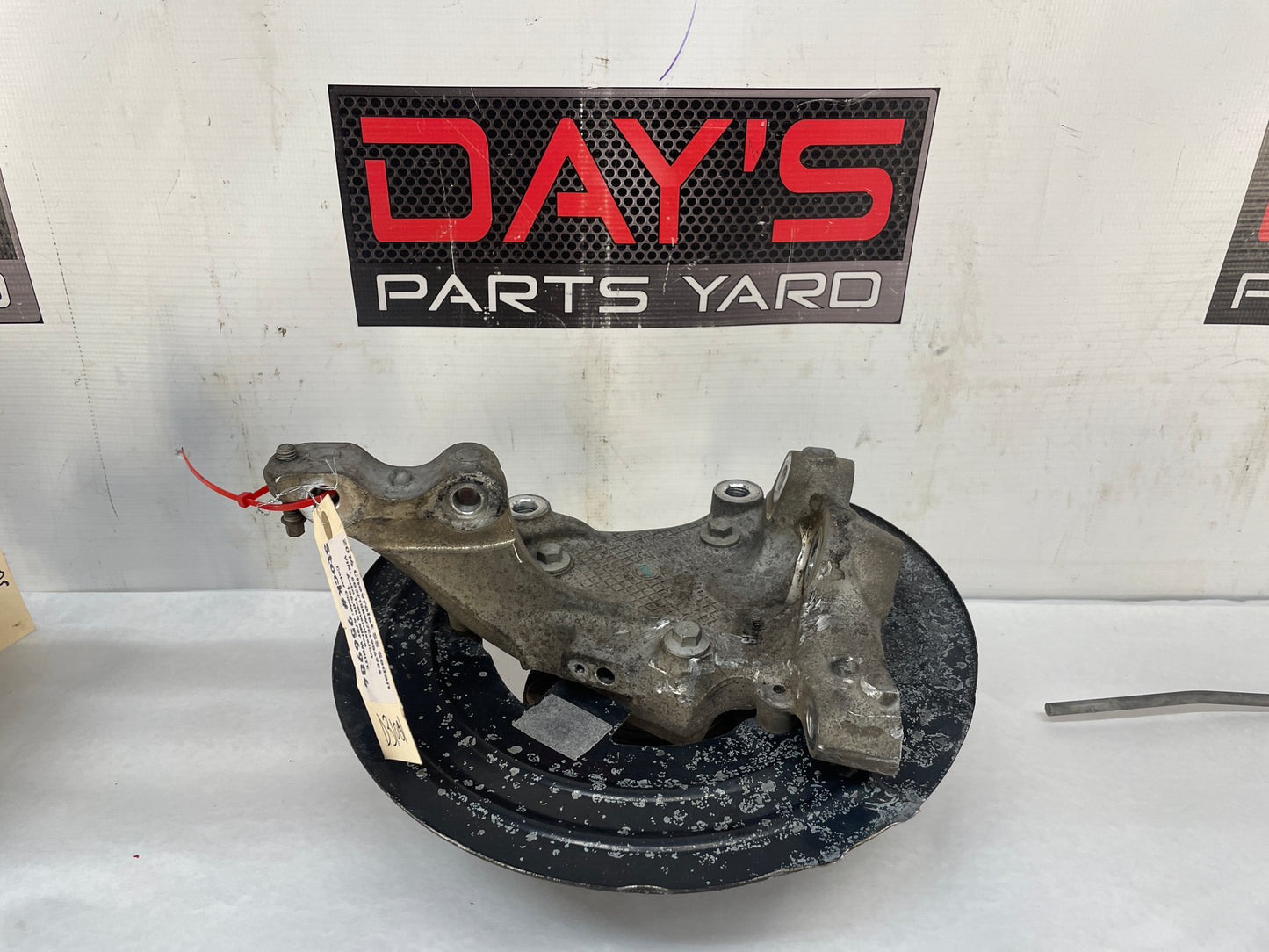 2014 Chevy SS Sedan RH Passenger Front Spindle Hub Knuckle Wheel Bearing Assembly OEM - Day's Parts Yard