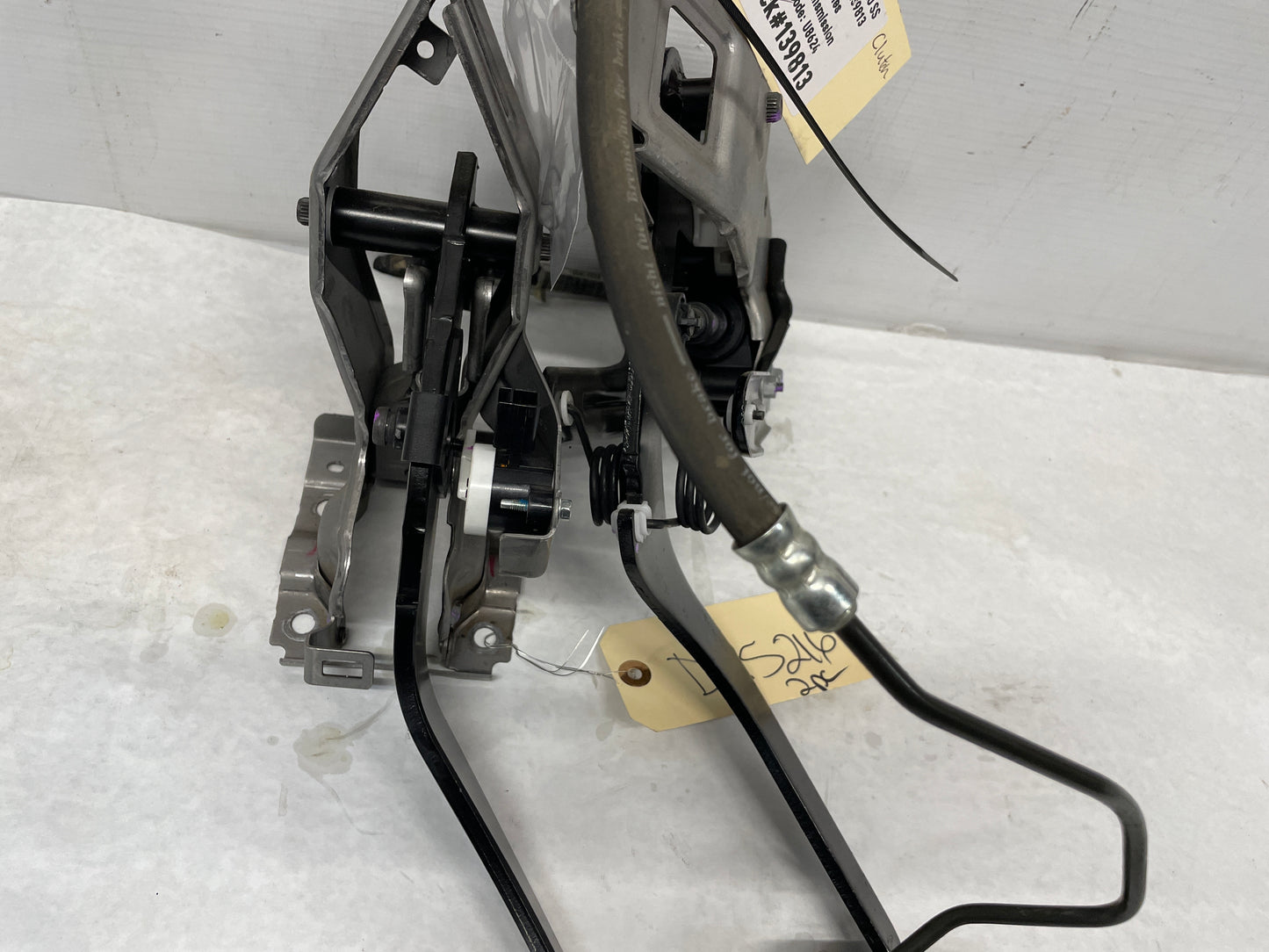 2015 Chevy Camaro SS Manual Transmission Pedal Set Brake & Clutch Assembly OEM - Day's Parts Yard