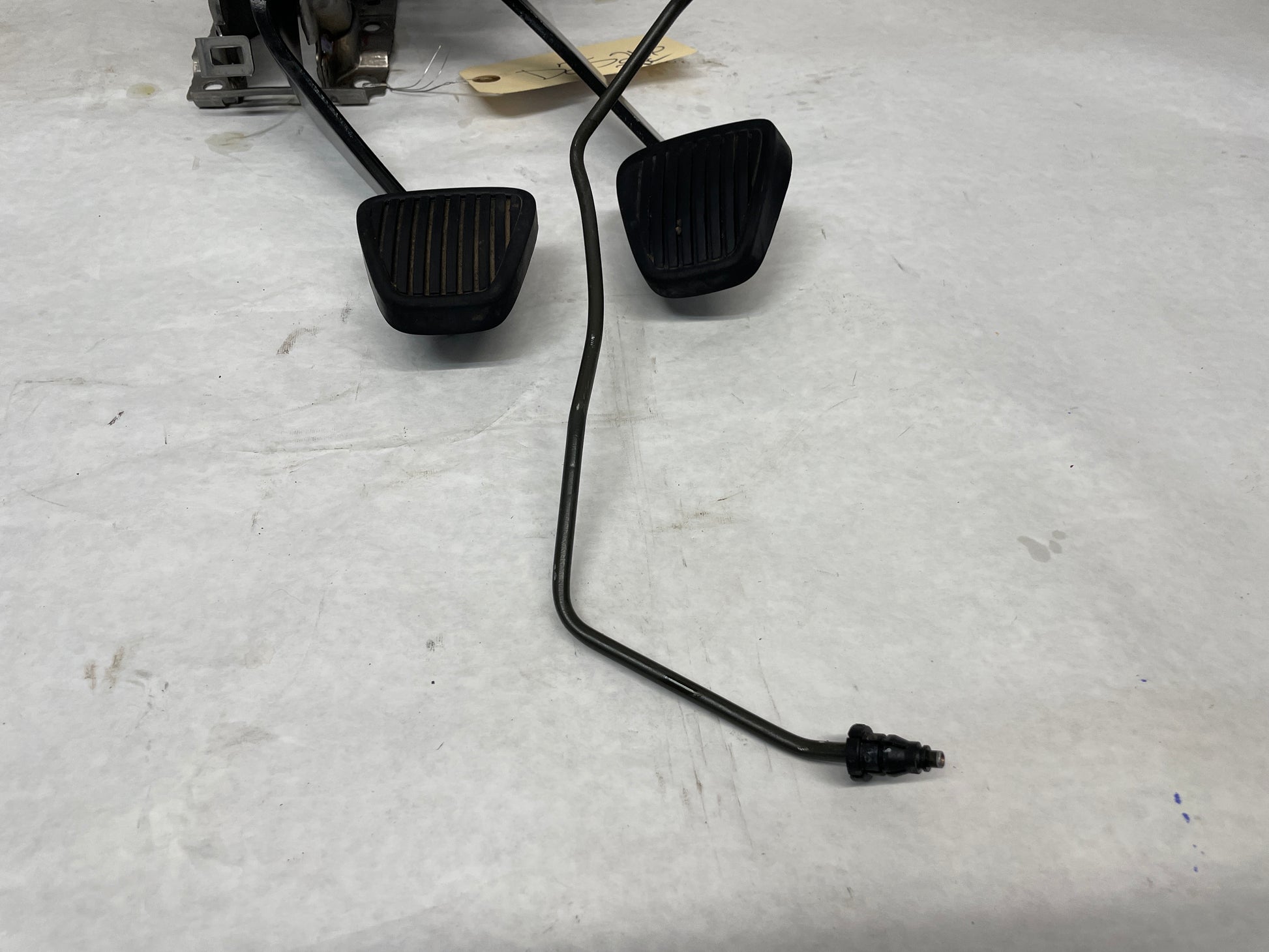 2015 Chevy Camaro SS Manual Transmission Pedal Set Brake & Clutch Assembly OEM - Day's Parts Yard