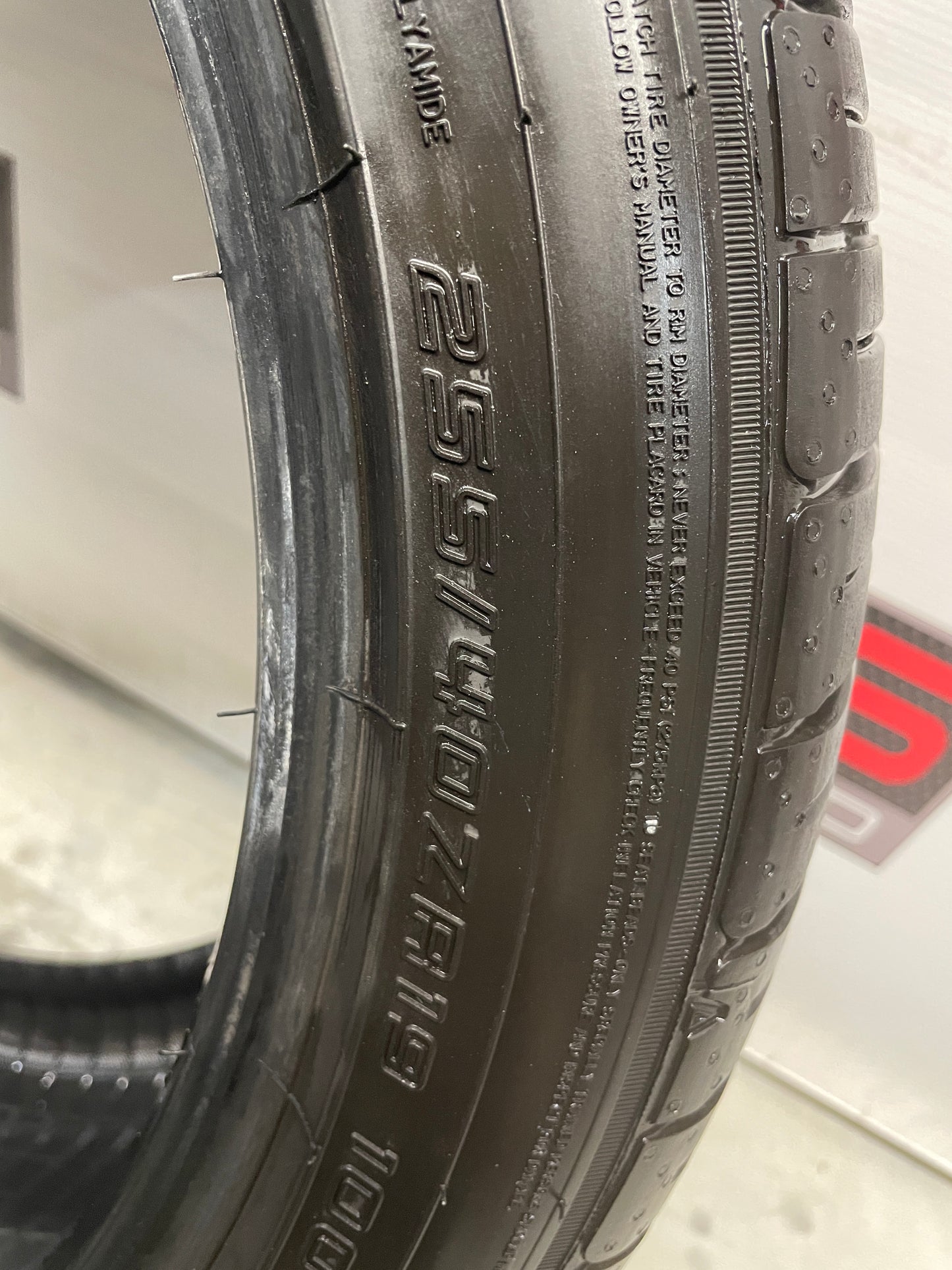 Falken Azenis FK460 A/S 255/40ZR19 Tire