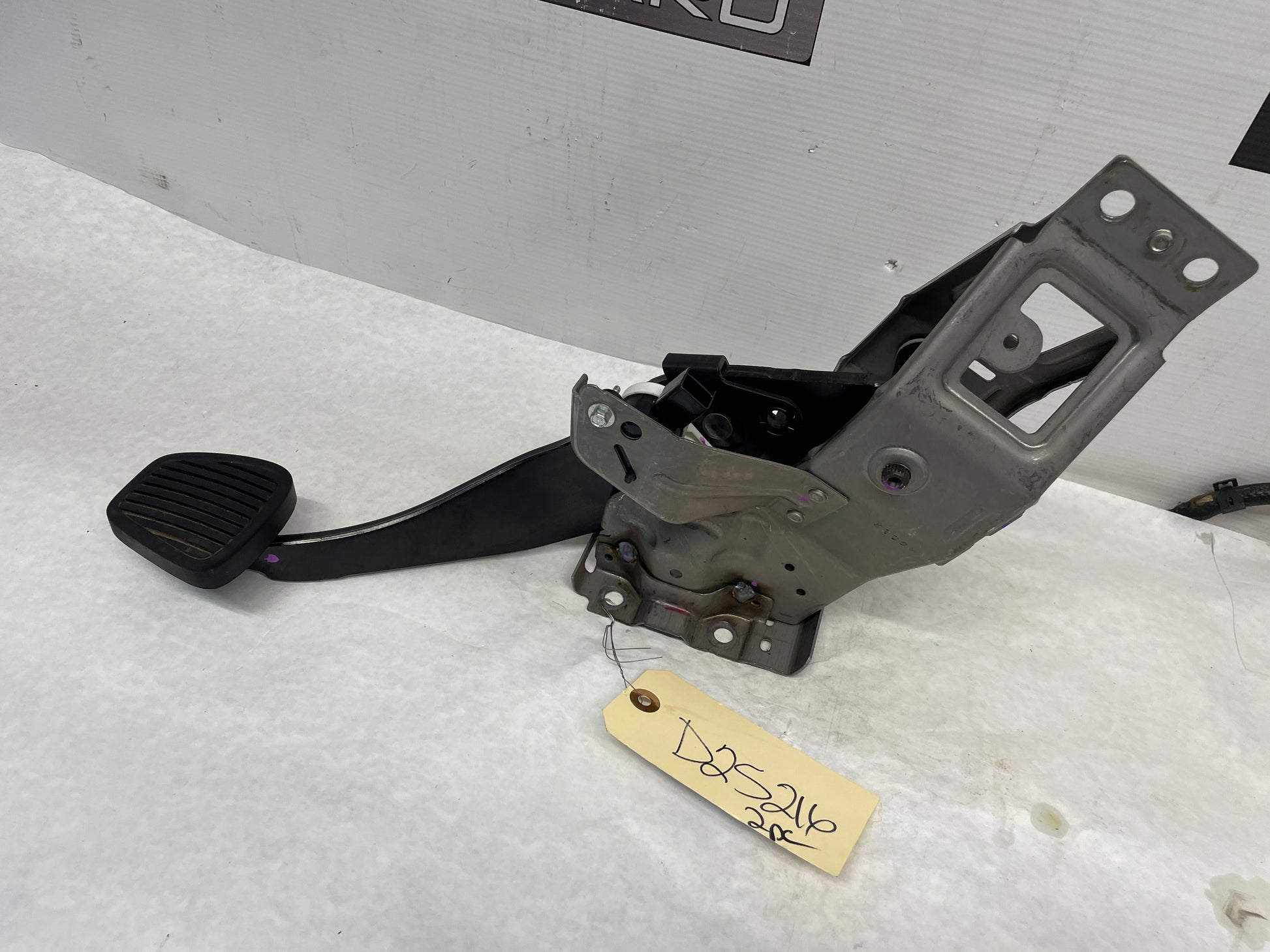 2015 Chevy Camaro SS Manual Transmission Pedal Set Brake & Clutch Assembly OEM - Day's Parts Yard