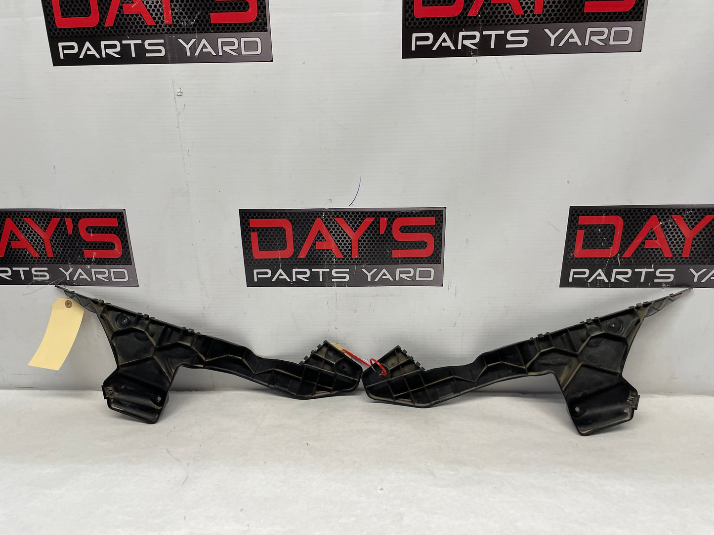 2015 Chevy Camaro SS RH & LH Rear Bumper Guide Bracket Support OEM