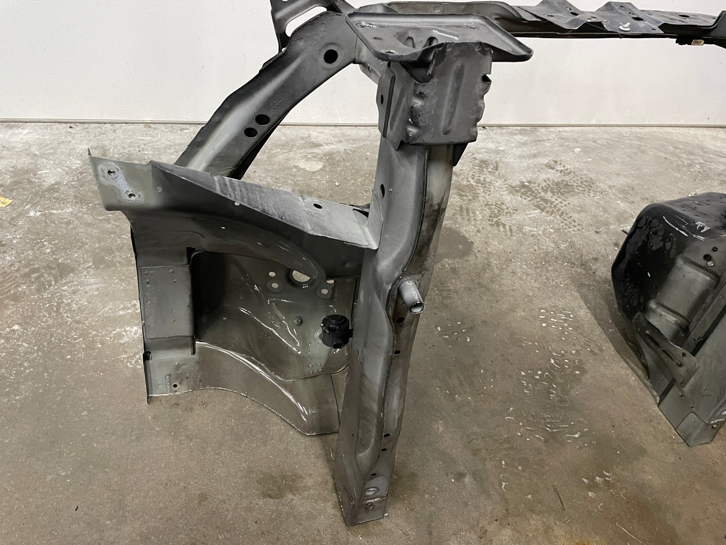 2010 Cadillac CTS-V Sedan Front Radiator Frame Core Support Headlight Bracket OEM