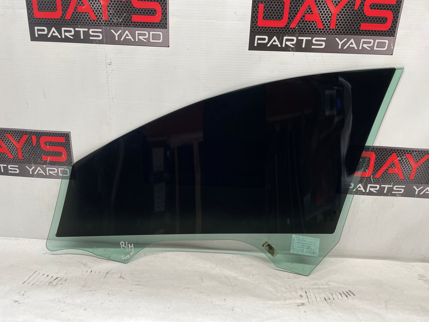 2015 Chevy SS Sedan RH Passenger Front Door Window Glass OEM - Day's Parts Yard