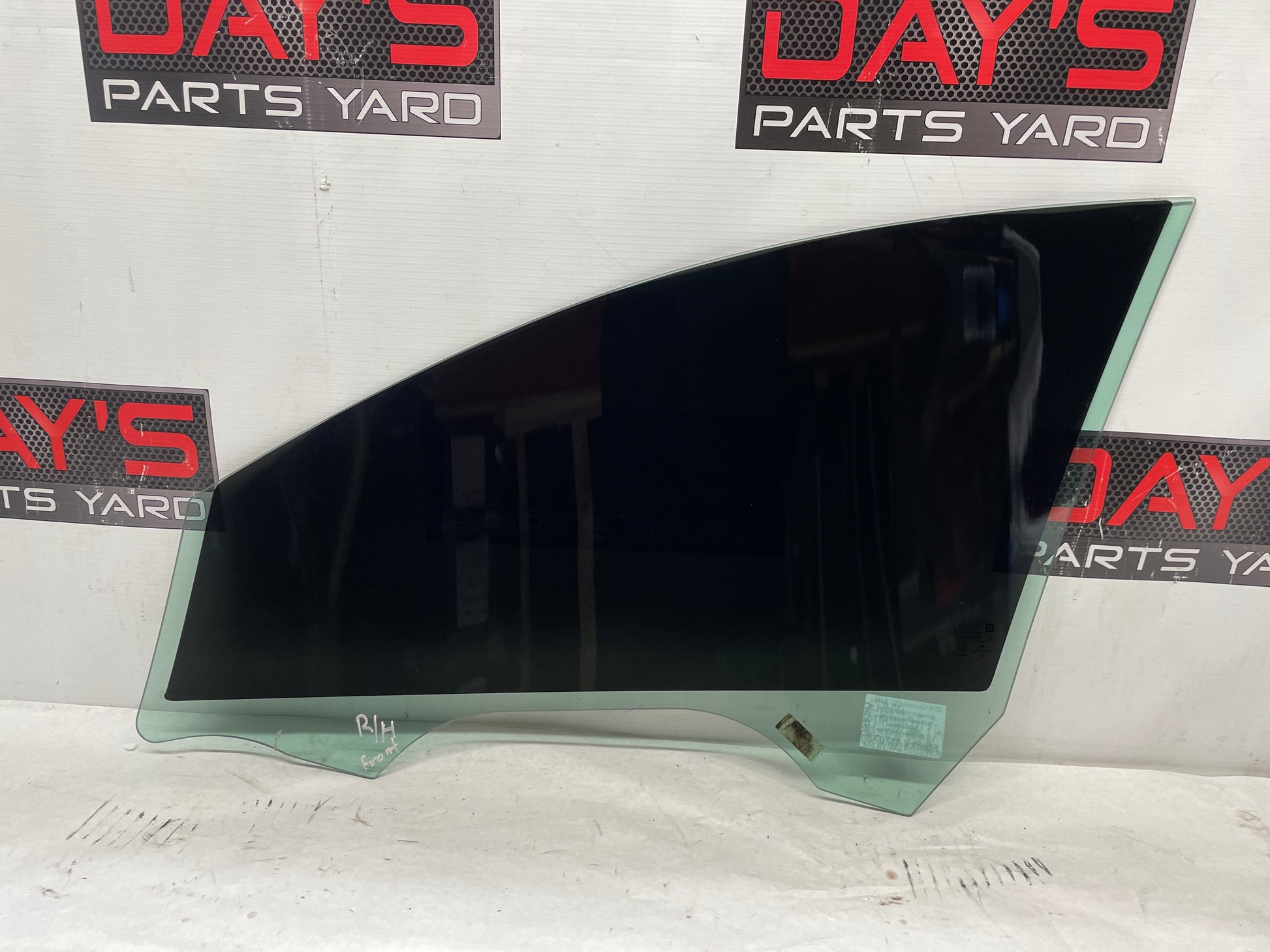 2015 Chevy SS Sedan RH Passenger Front Door Window Glass OEM - Day's Parts Yard