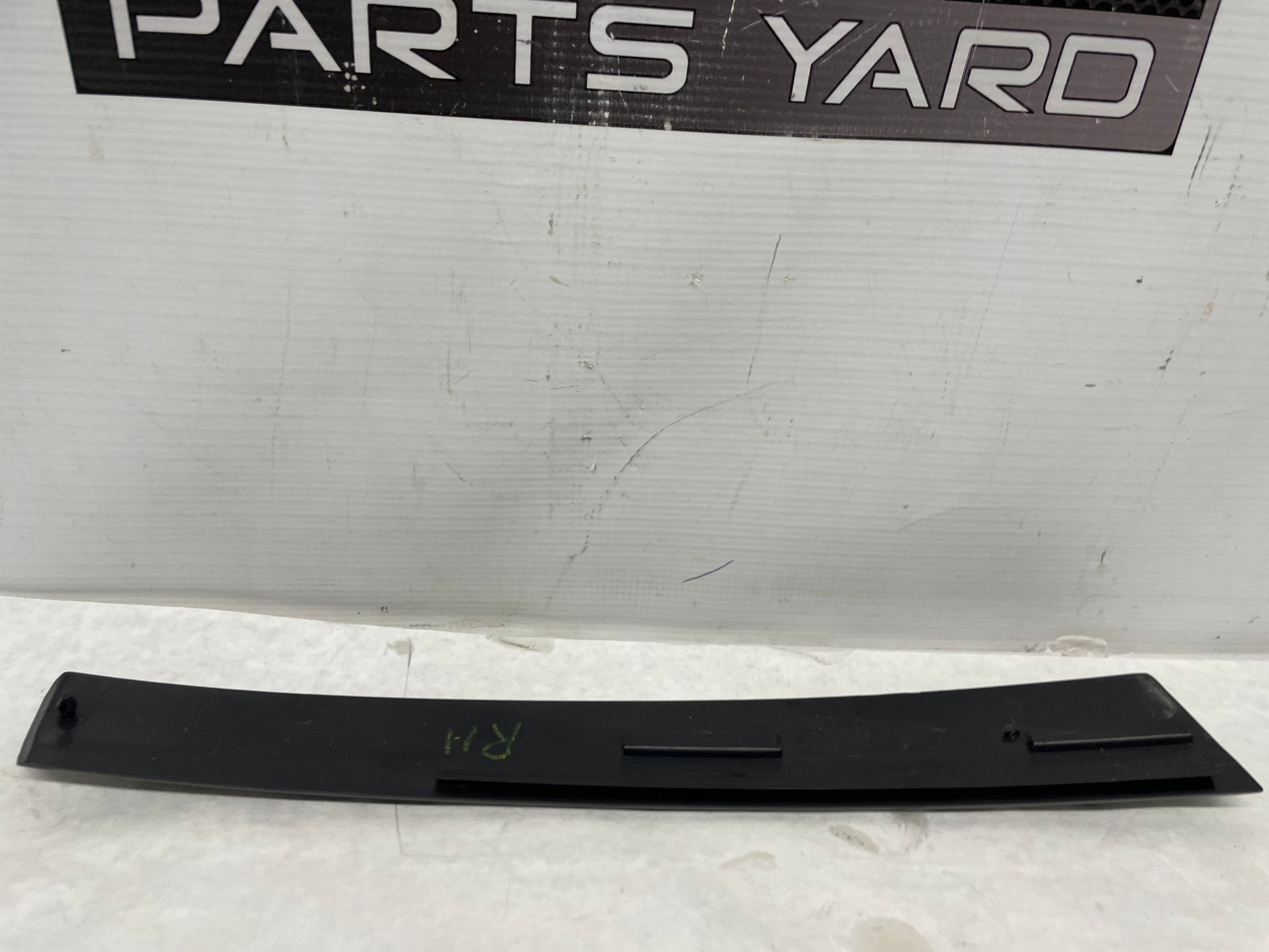 2006 Pontiac GTO RH Passenger Exterior B Pillar Window Trim Cover Applique Molding OEM - Day's Parts Yard