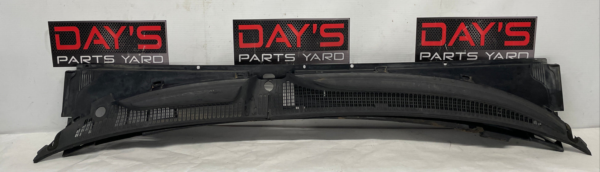 2006 Pontiac GTO Complete Windshield Wiper Cowl Assembly OEM - Day's Parts Yard