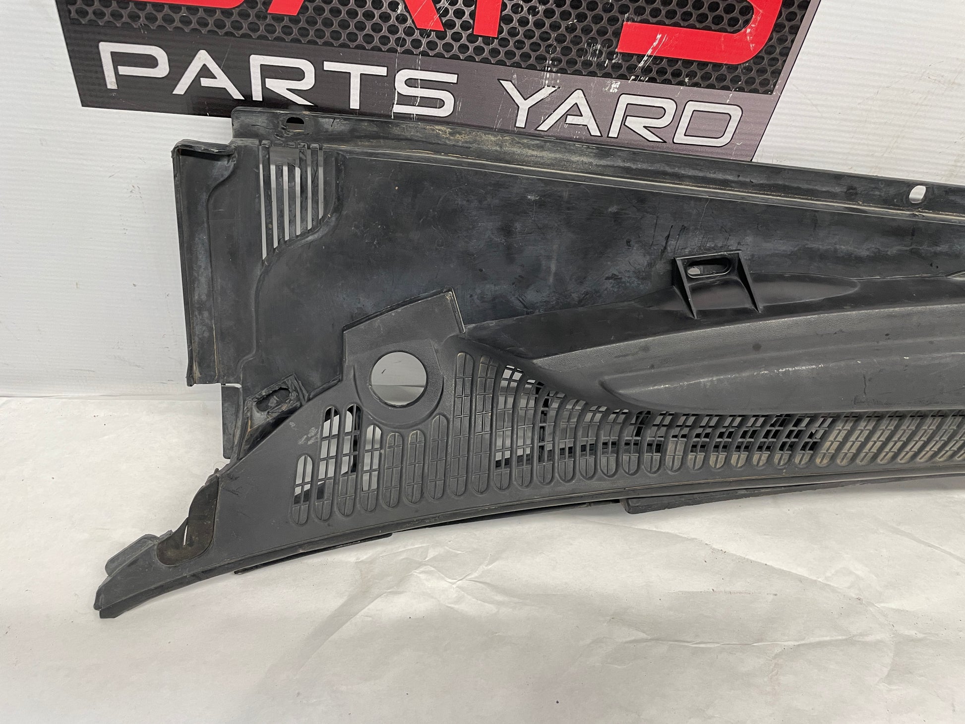 2006 Pontiac GTO Complete Windshield Wiper Cowl Assembly OEM - Day's Parts Yard
