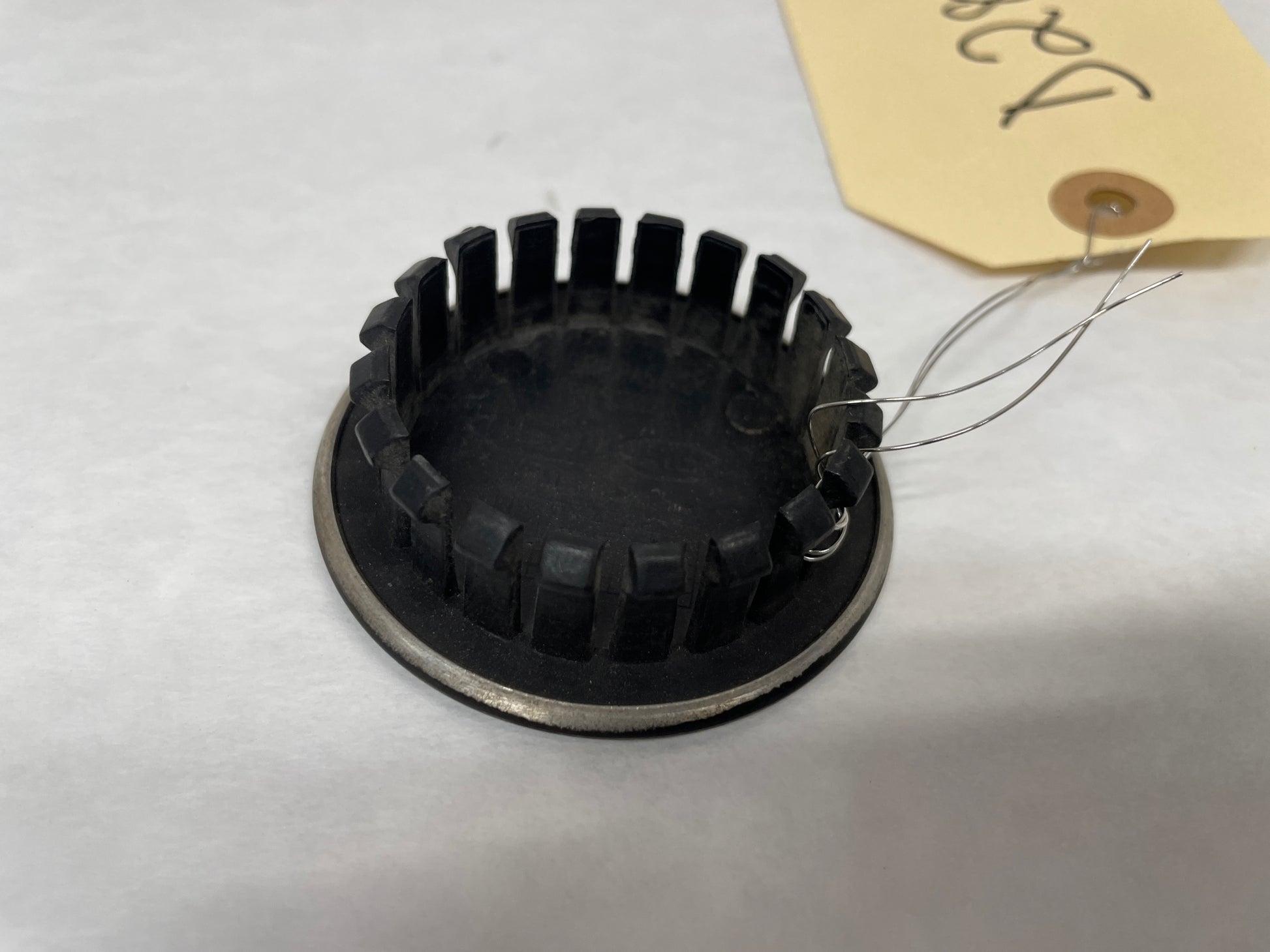 2011 Chevy Camaro SS Center Cap OEM - Day's Parts Yard