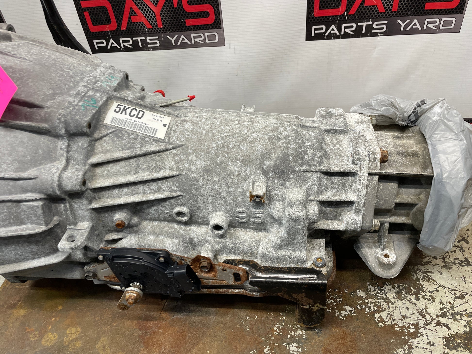 2005 Chevy Avalanche 4wd Auto Transmission OEM - Day's Parts Yard