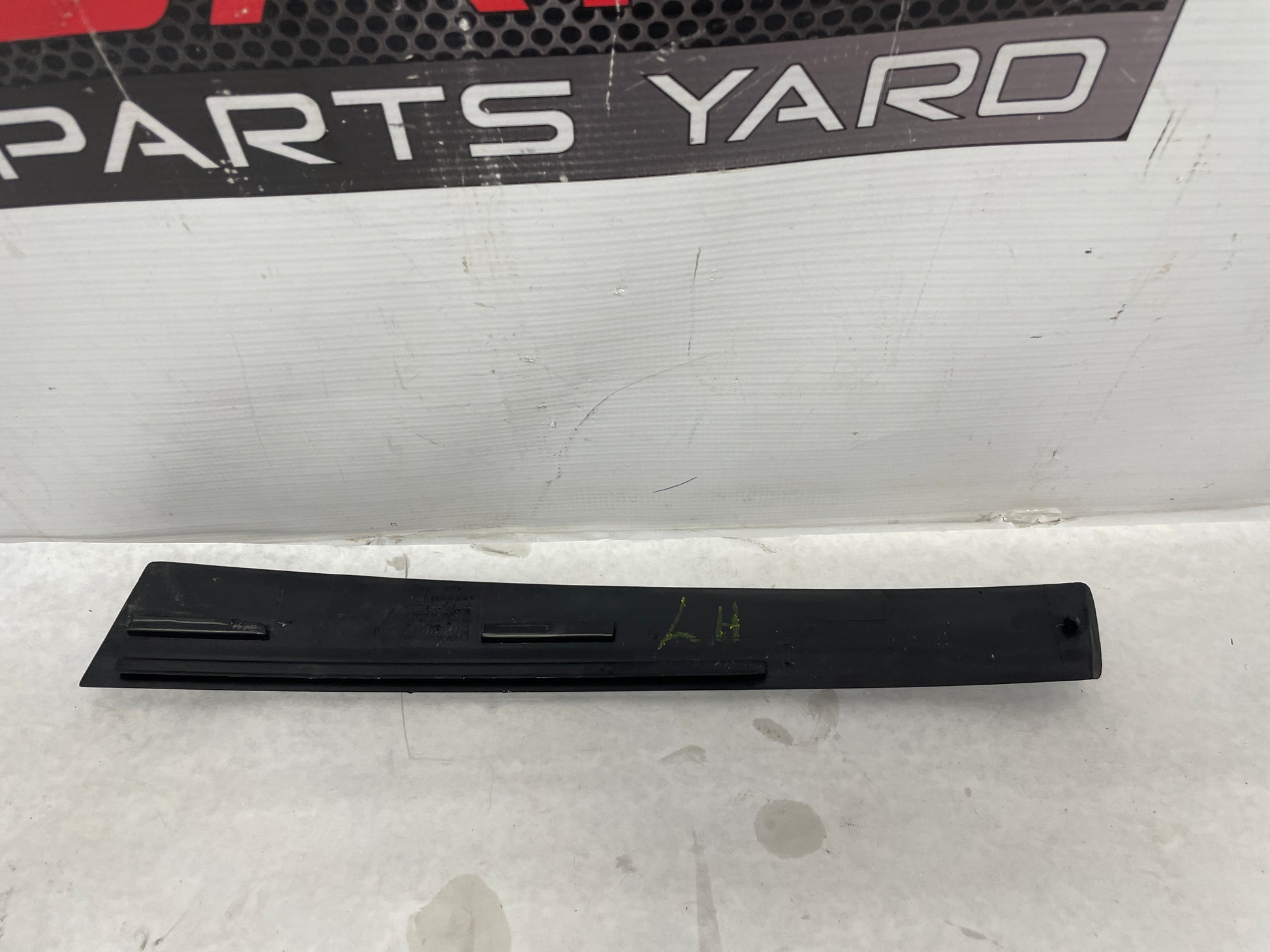 2006 Pontiac GTO LH Driver Exterior B Pillar Window Trim Applique Cover OEM - Day's Parts Yard