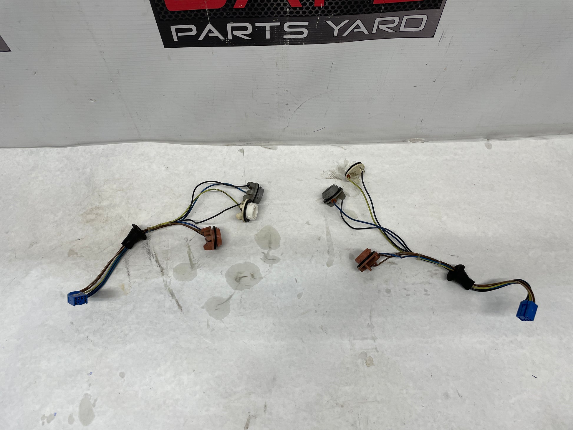 2006 Pontiac GTO RH & LH Taillight Tail Light Wire Wiring Harness Sockets OEM - Day's Parts Yard