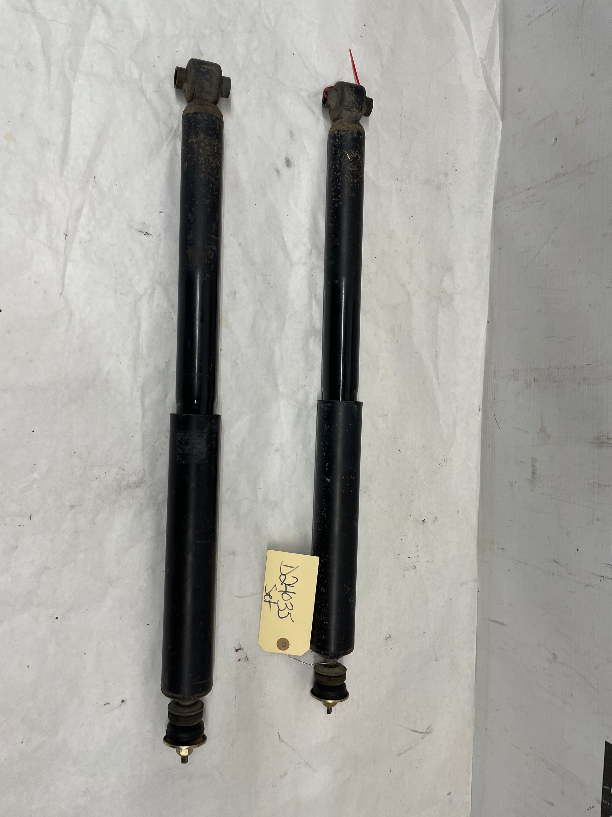 2006 Pontiac GTO RH & LH Rear Shock Strut Absorber OEM - Day's Parts Yard