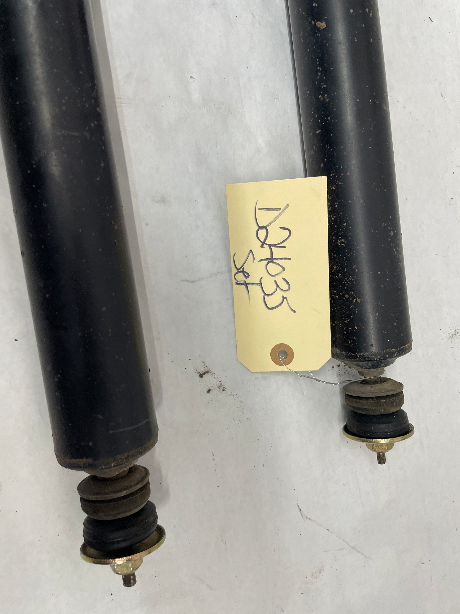 2006 Pontiac GTO RH & LH Rear Shock Strut Absorber OEM - Day's Parts Yard