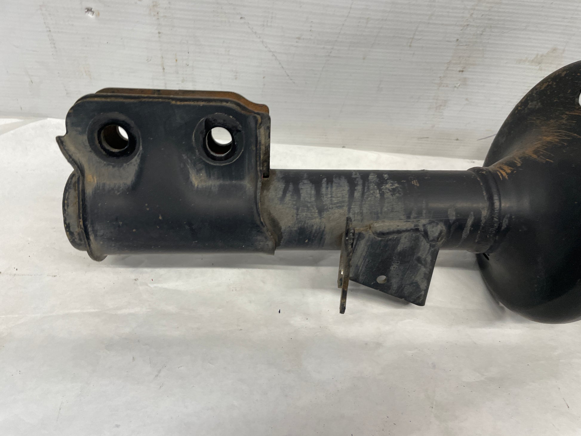 2006 Pontiac GTO RH Passenger Front Strut Assembly OEM - Day's Parts Yard