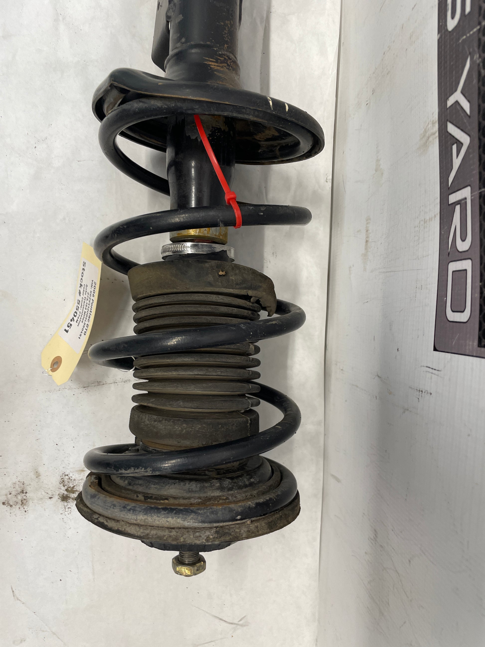2006 Pontiac GTO RH Passenger Front Strut Assembly OEM - Day's Parts Yard