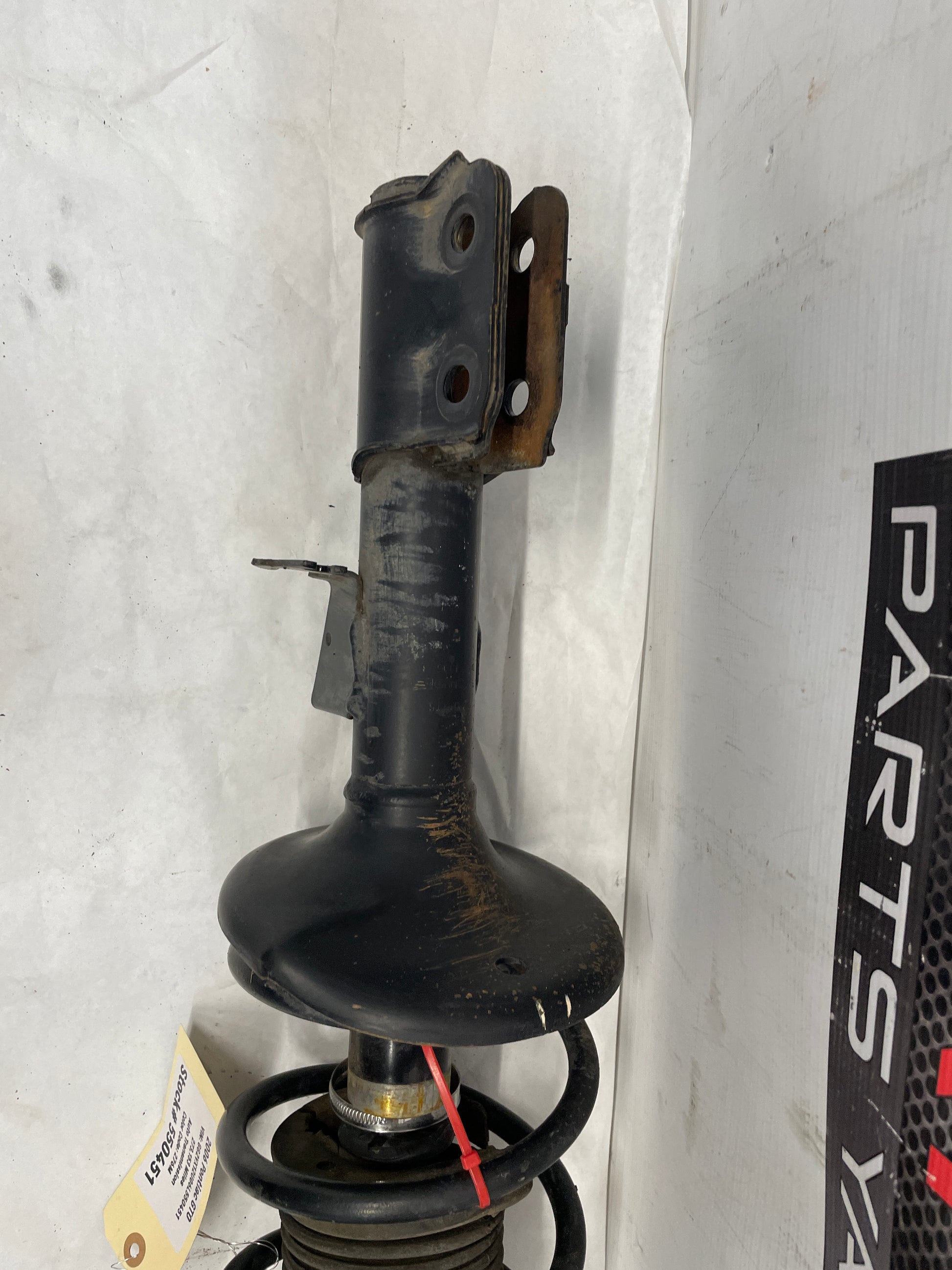 2006 Pontiac GTO RH Passenger Front Strut Assembly OEM - Day's Parts Yard