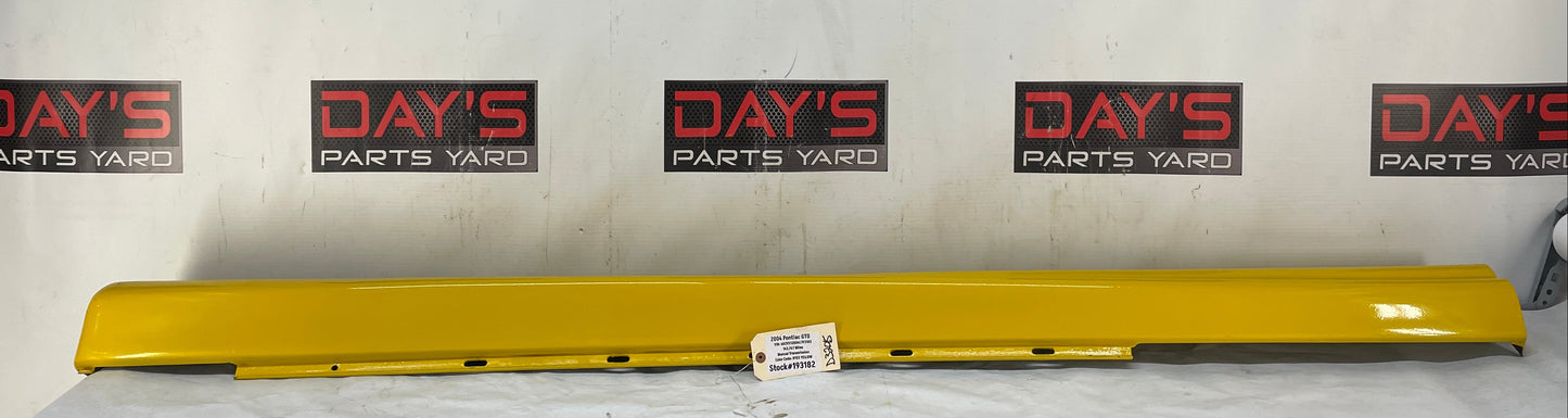 2004 Pontiac GTO RH Passenger Rocker Molding Side Skirt Panel Trim OEM - Day's Parts Yard