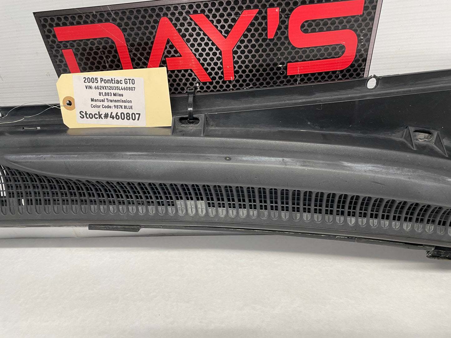 2005 Pontiac GTO Complete Windshield Wiper Cowl Grille Assembly OEM