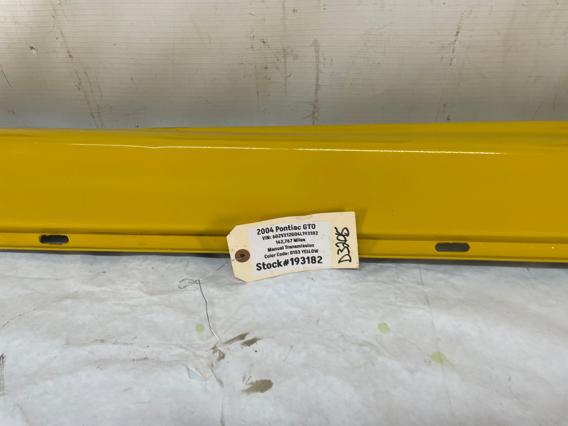 2004 Pontiac GTO RH Passenger Rocker Molding Side Skirt Panel Trim OEM - Day's Parts Yard