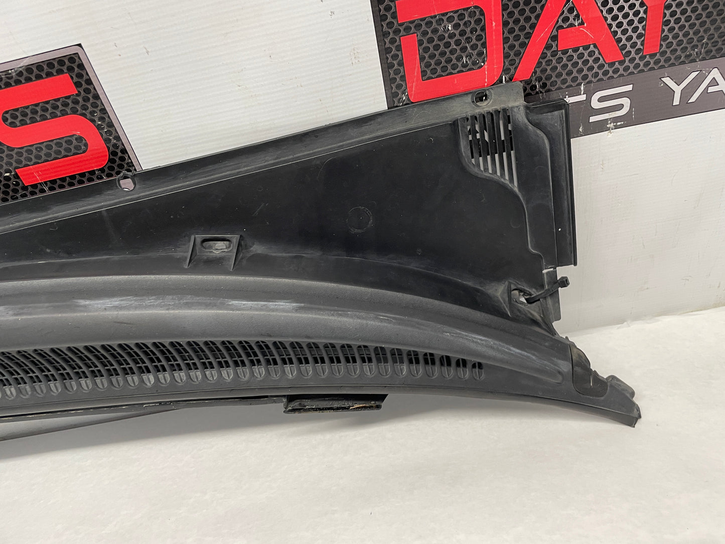 2005 Pontiac GTO Complete Windshield Wiper Cowl Grille Assembly OEM
