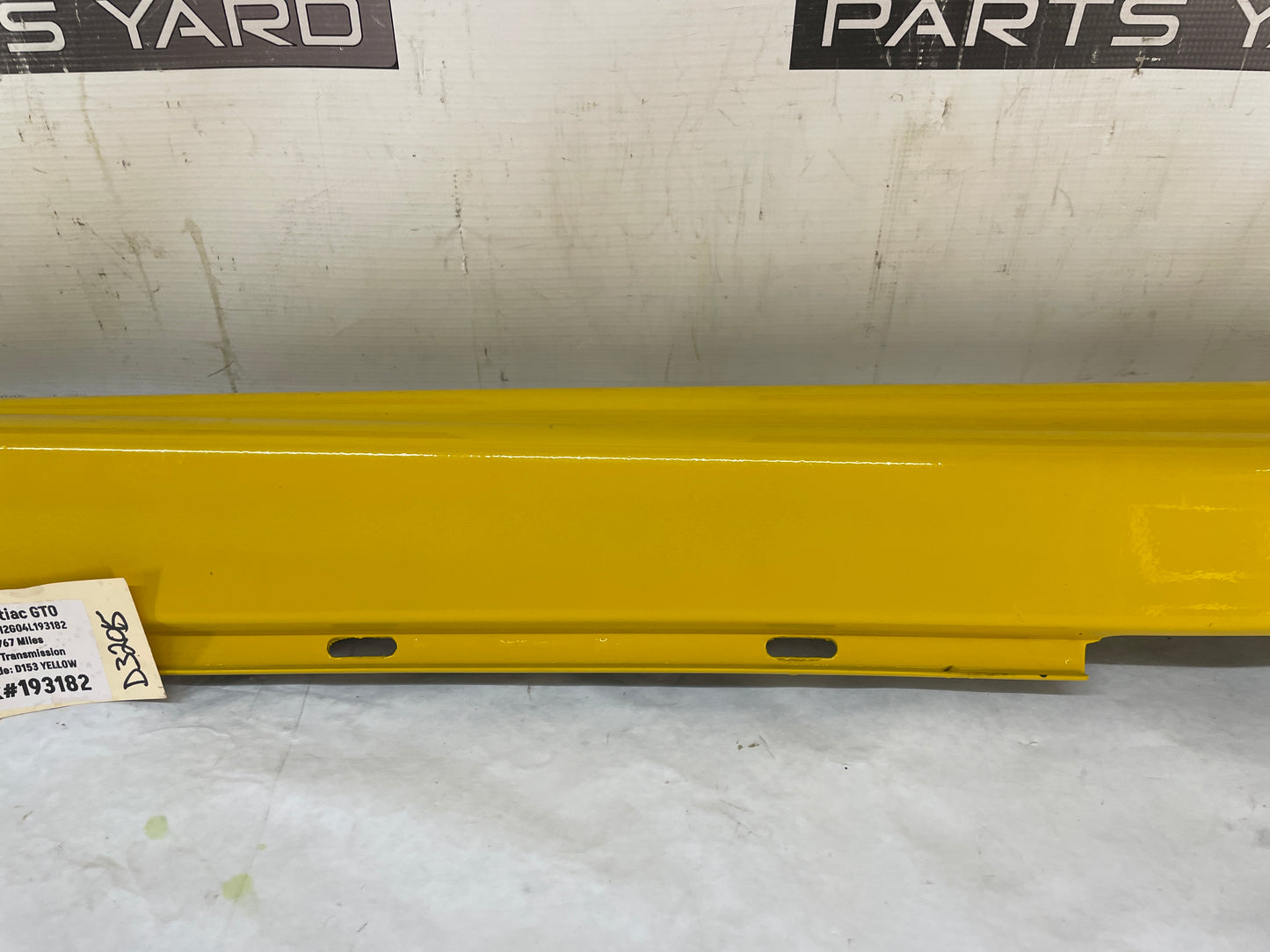2004 Pontiac GTO RH Passenger Rocker Molding Side Skirt Panel Trim OEM - Day's Parts Yard