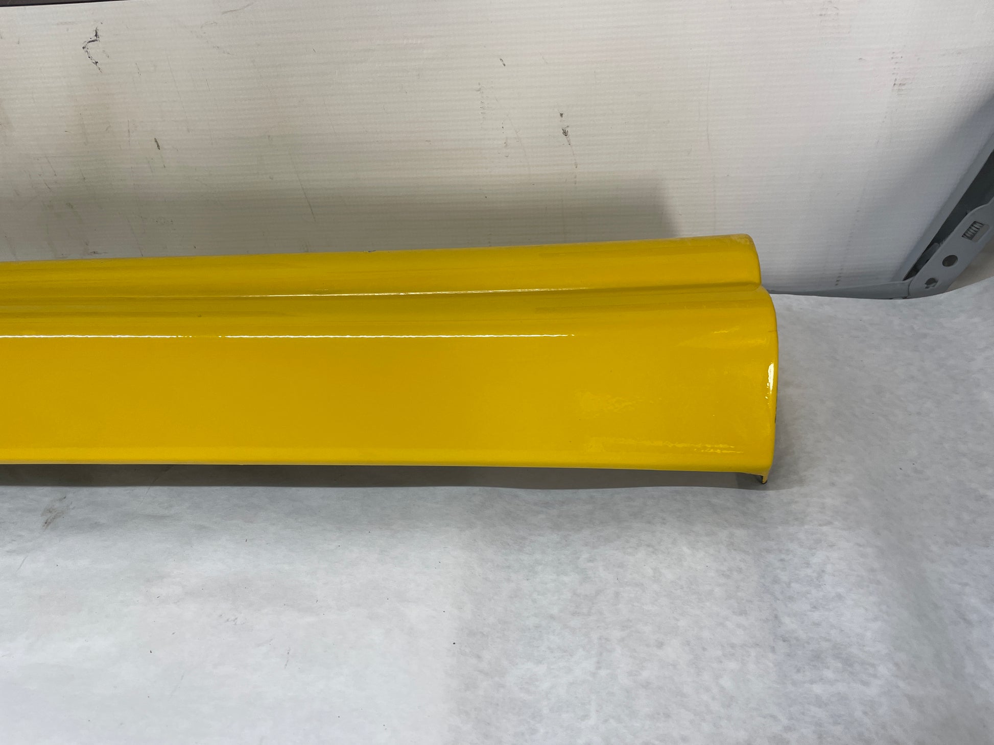 2004 Pontiac GTO RH Passenger Rocker Molding Side Skirt Panel Trim OEM - Day's Parts Yard