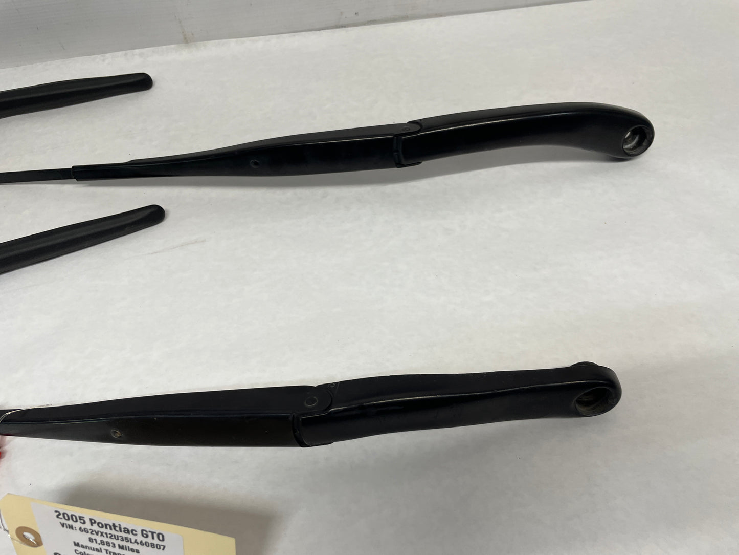 2005 Pontiac GTO RH & LH Windshield Wiper Arms OEM