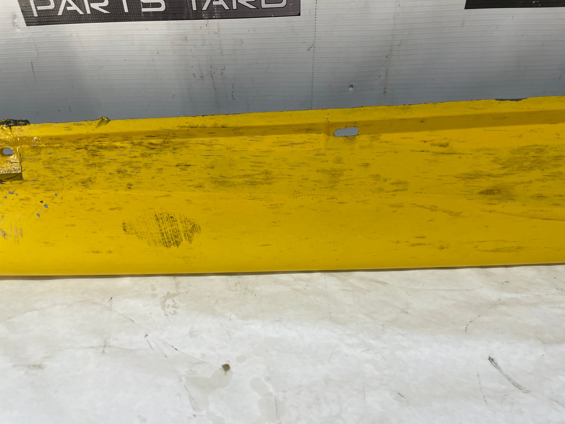 2004 Pontiac GTO RH Passenger Rocker Molding Side Skirt Panel Trim OEM - Day's Parts Yard