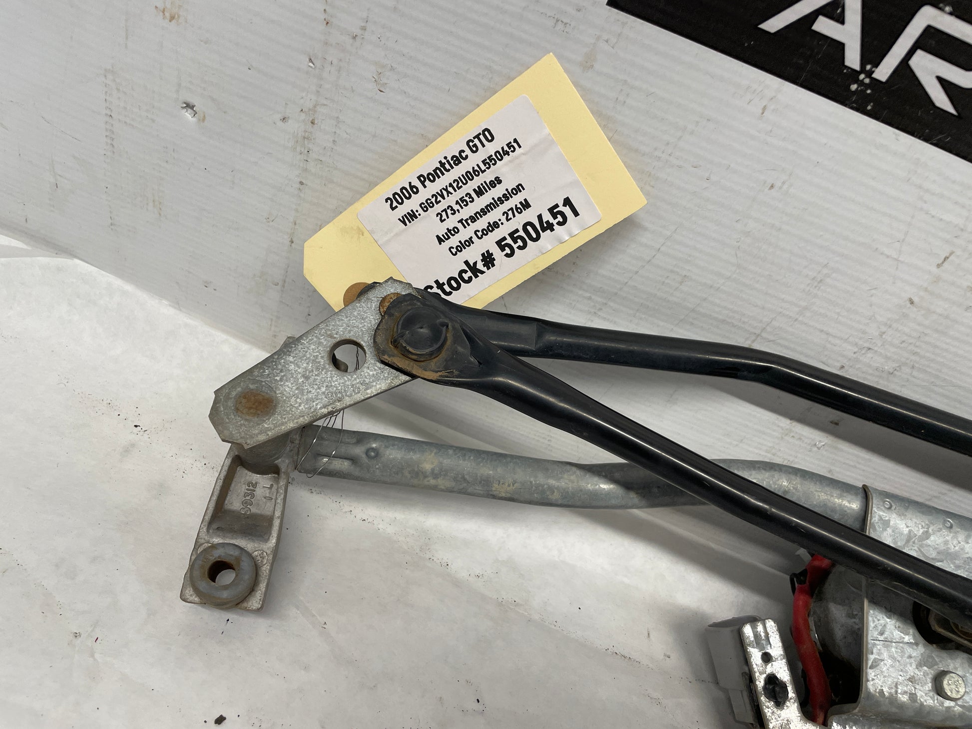 2006 Pontiac GTO Wiper Motor Transmission Assembly Linkage OEM - Day's Parts Yard