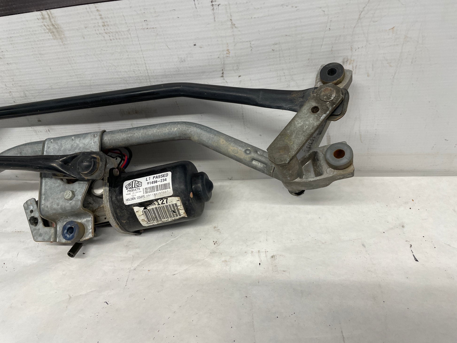 2006 Pontiac GTO Wiper Motor Transmission Assembly Linkage OEM - Day's Parts Yard