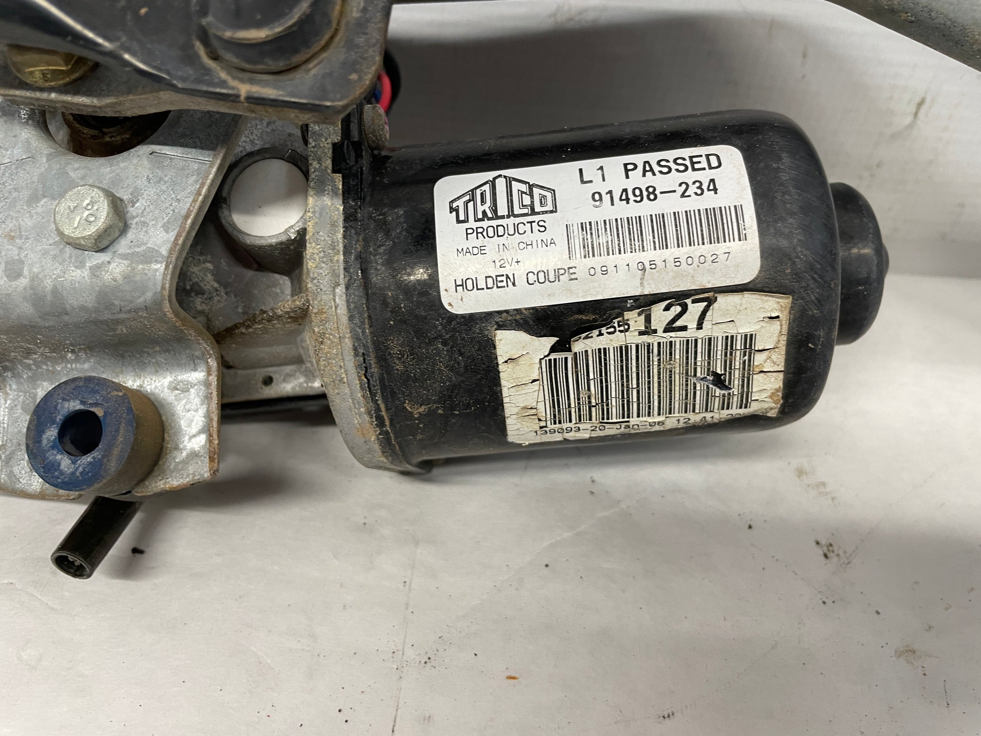 2006 Pontiac GTO Wiper Motor Transmission Assembly Linkage OEM - Day's Parts Yard