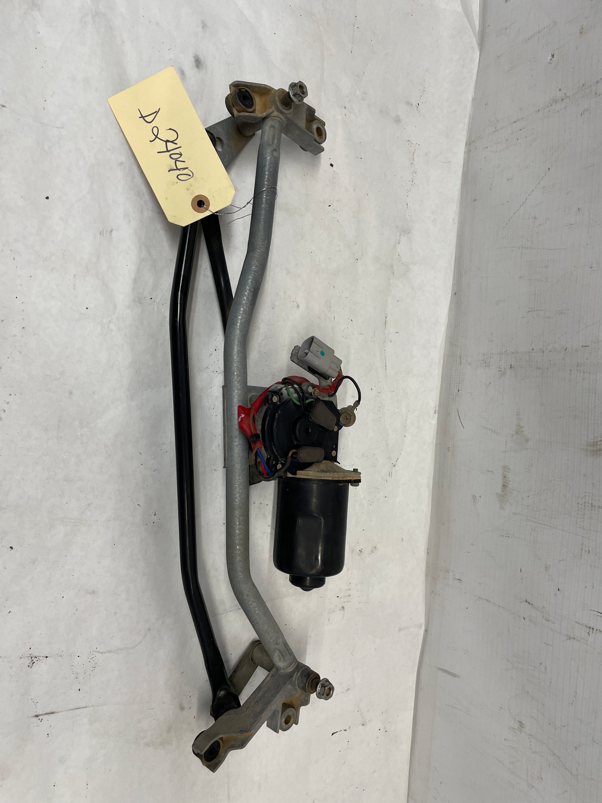 2006 Pontiac GTO Wiper Motor Transmission Assembly Linkage OEM - Day's Parts Yard