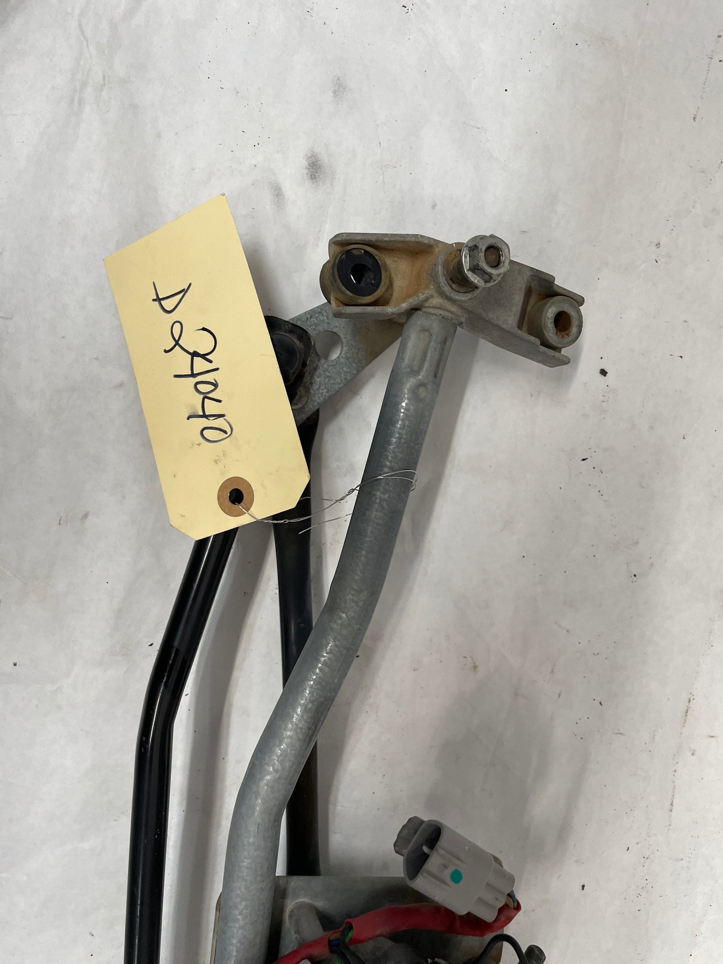 2006 Pontiac GTO Wiper Motor Transmission Assembly Linkage OEM - Day's Parts Yard