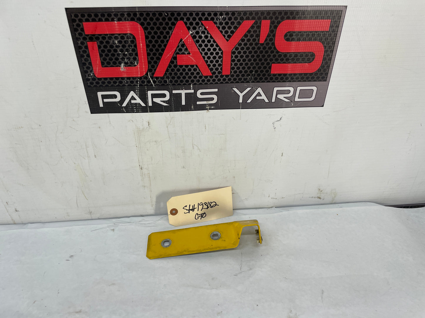 2004 Pontiac GTO RH Passenger Front Bumper Fender Bracket Guide Support OEM - Day's Parts Yard