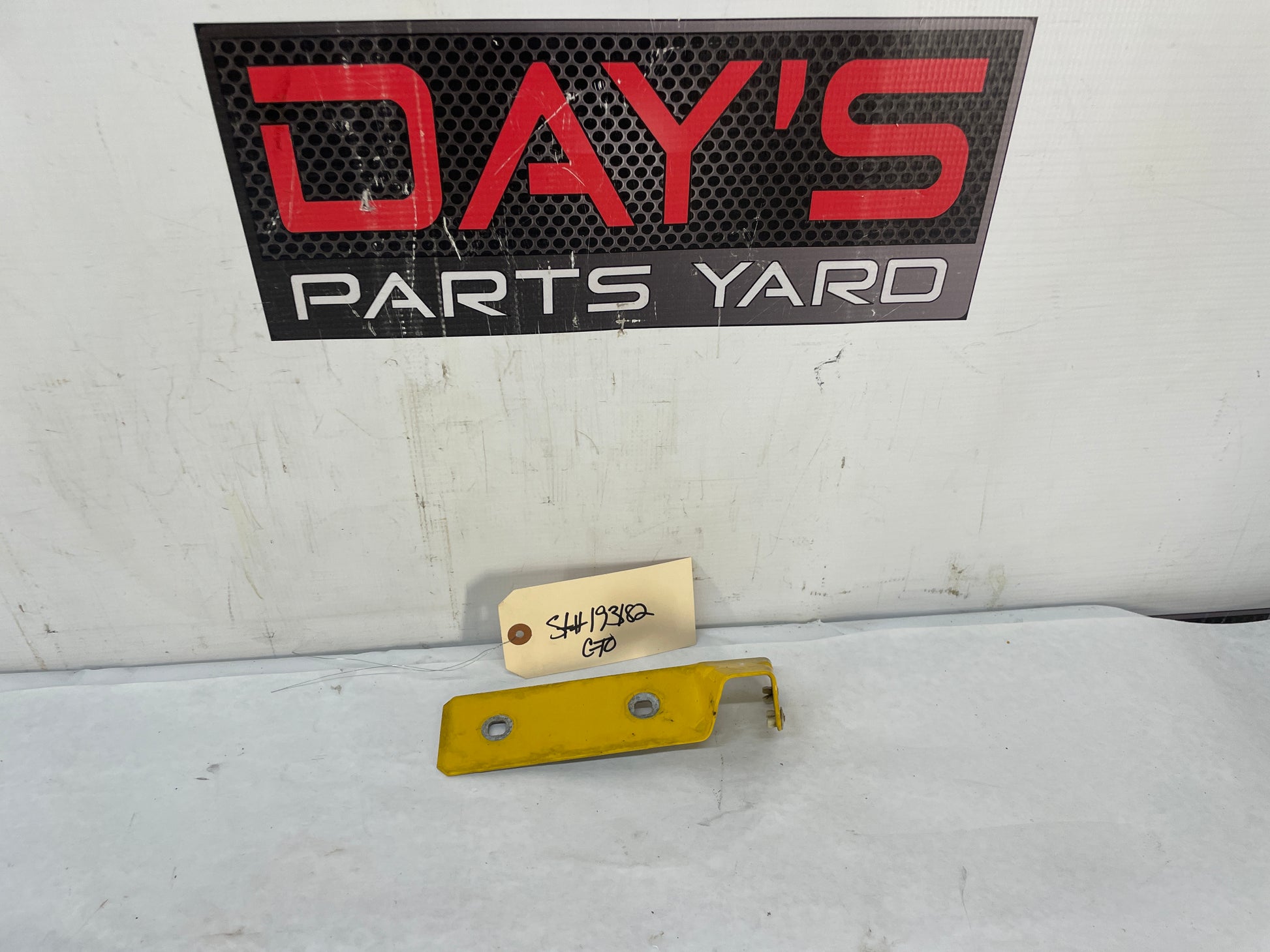 2004 Pontiac GTO RH Passenger Front Bumper Fender Bracket Guide Support OEM - Day's Parts Yard