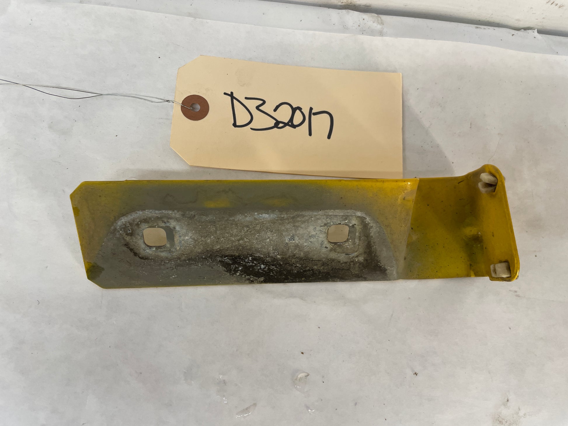 2004 Pontiac GTO RH Passenger Front Bumper Fender Bracket Guide Support OEM - Day's Parts Yard