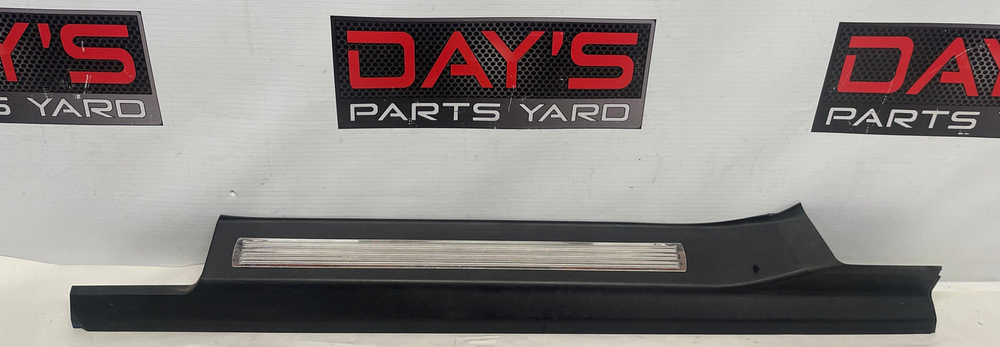 2009 Pontiac G8 GT LH Driver Front Door Sill Kick Plate Scuff Plate OEM - Day's Parts Yard