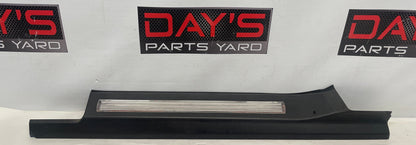 2009 Pontiac G8 GT LH Driver Front Door Sill Kick Plate Scuff Plate OEM - Day's Parts Yard