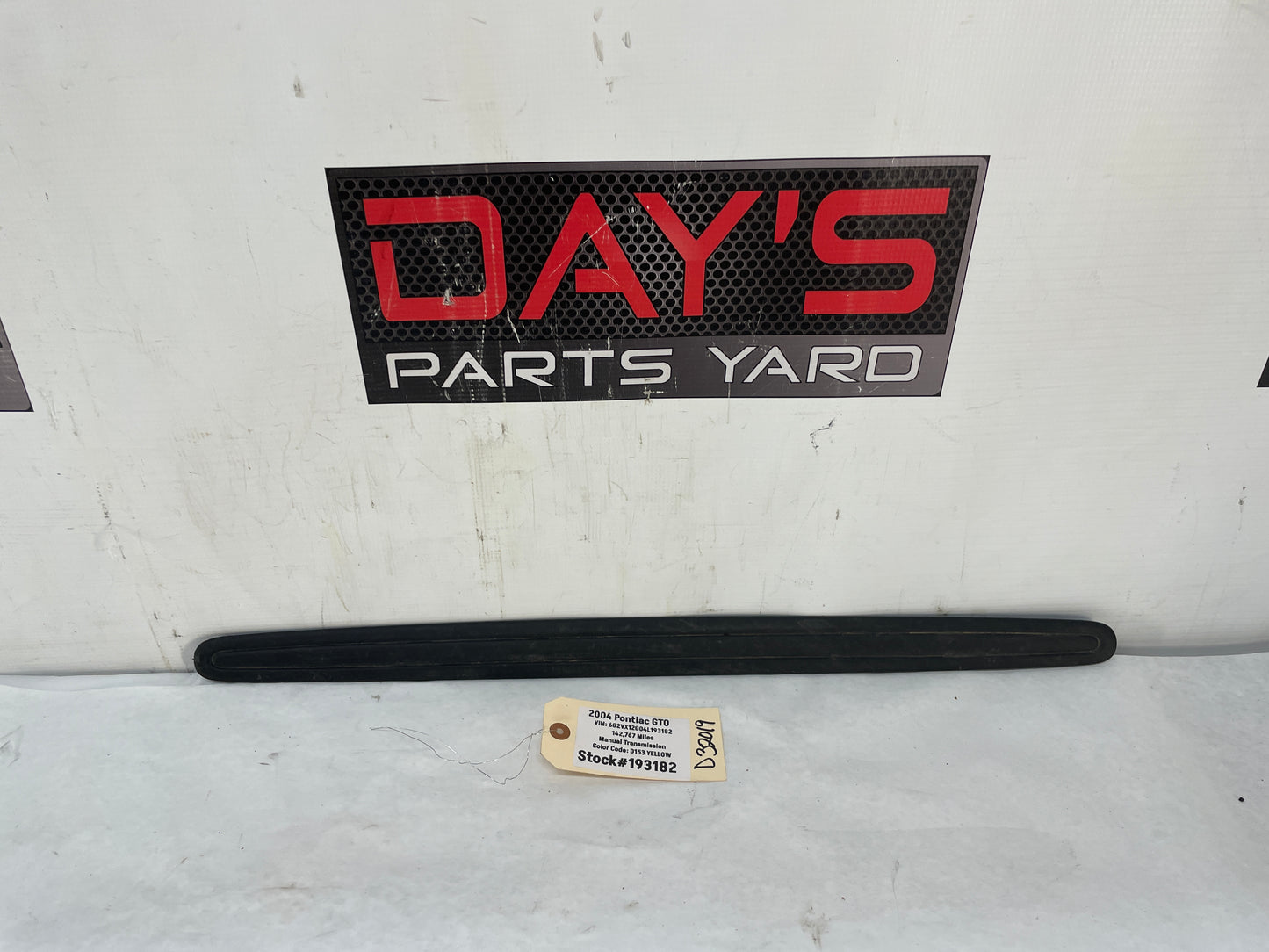 2004 Pontiac GTO LH Driver Scuff Plate Sill Trim Insert OEM - Day's Parts Yard