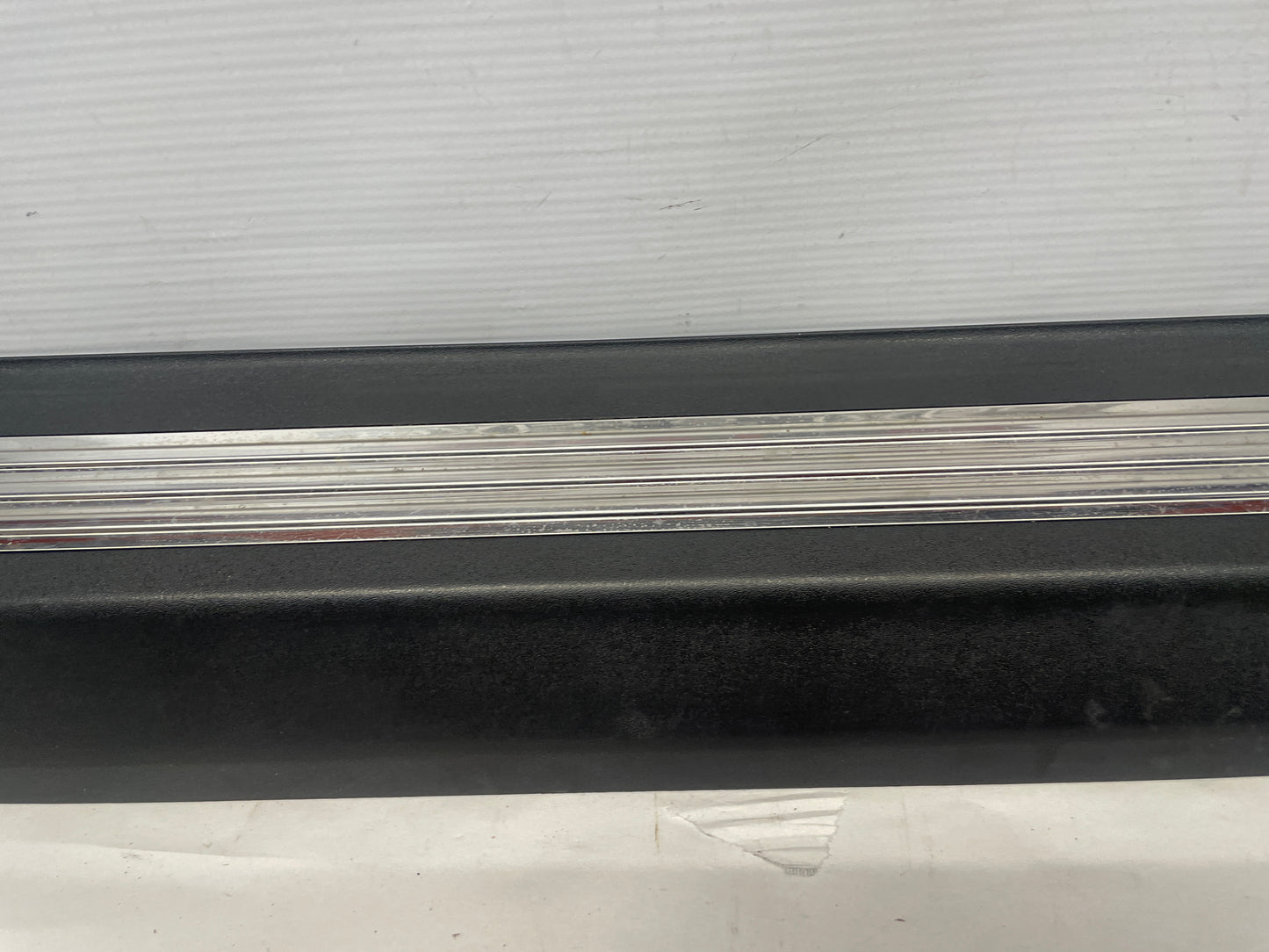2009 Pontiac G8 GT LH Driver Front Door Sill Kick Plate Scuff Plate OEM - Day's Parts Yard