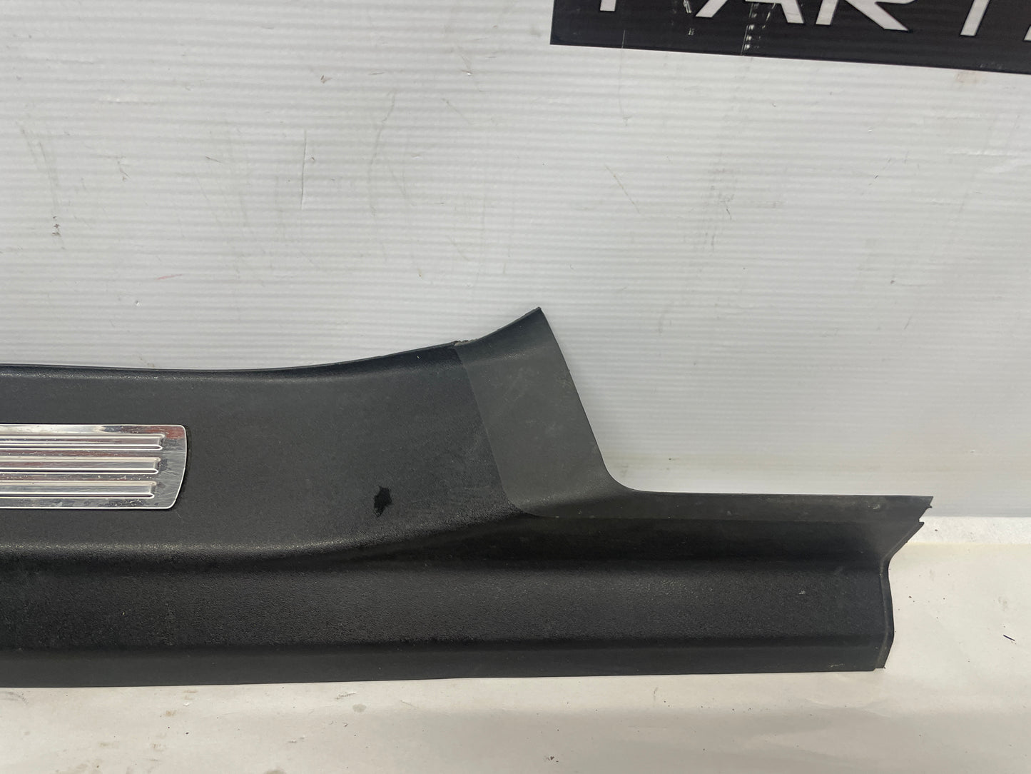 2009 Pontiac G8 GT LH Driver Front Door Sill Kick Plate Scuff Plate OEM - Day's Parts Yard