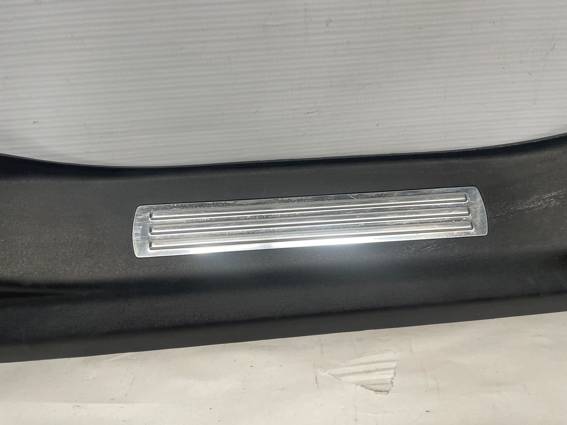2009 Pontiac G8 Left Rear Door Sill Kick Panel Scuff Plate OEM - Day's Parts Yard