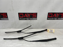 2006 Pontiac GTO RH & LH Windshield Wiper Arms OEM - Day's Parts Yard